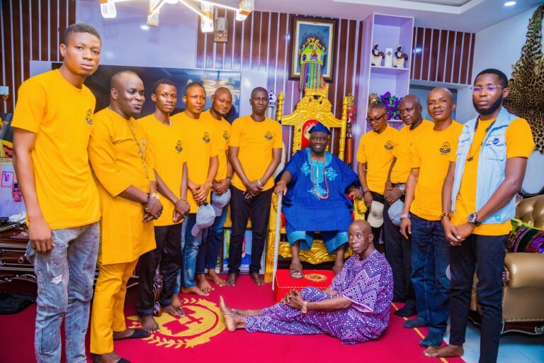 Oyo World Congress Members On A Feedback & Next Agenda Palace Meeting